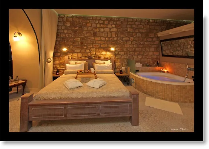 Safed Hotels With Jacuzzi in Room