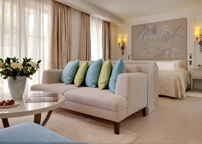 Saint-Paul-de-Vence Hotels With Jacuzzi in Room