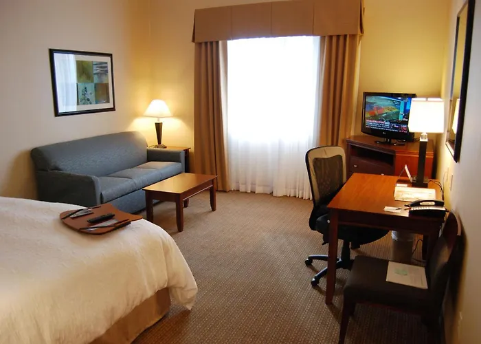 Folsom Hotels With Jacuzzi in Room