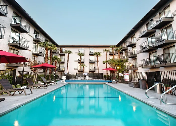 Lancaster Hotels With Jacuzzi in Room