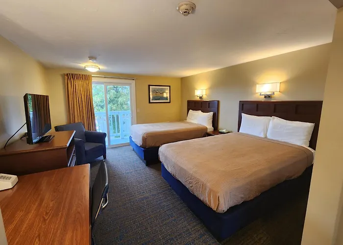 Hyannis Hotels With Jacuzzi in Room