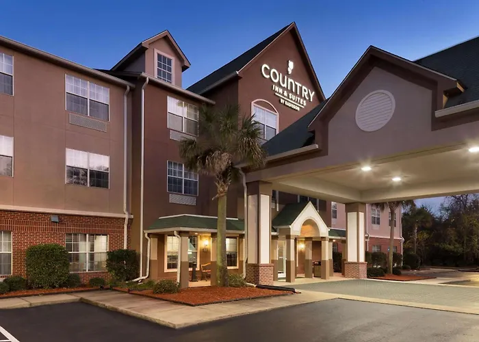 Brunswick Hotels With Jacuzzi in Room