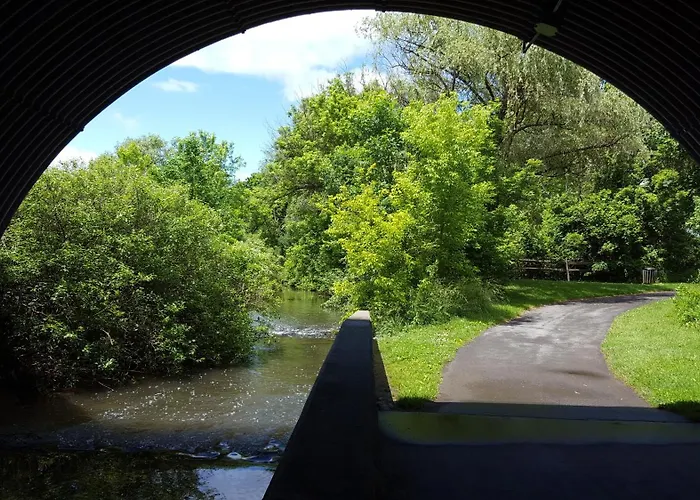 Altoona Hotels With Jacuzzi in Room
