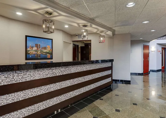 Hilliard Hotels With Jacuzzi in Room