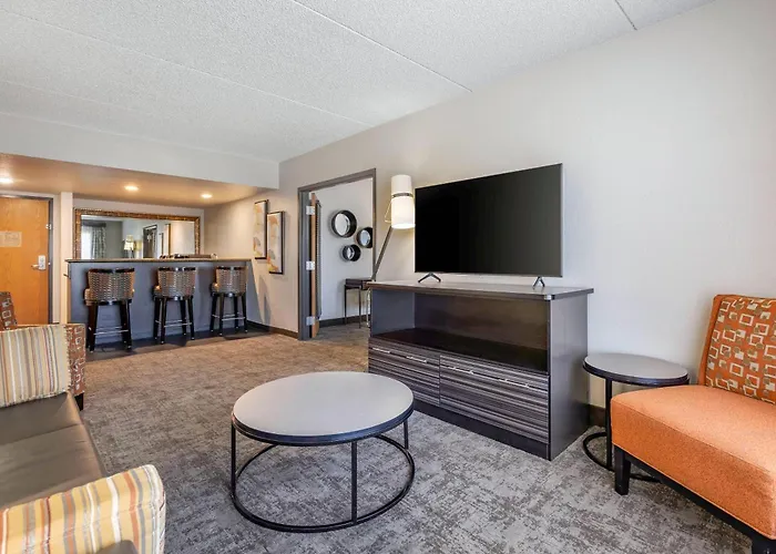 Lewiston Hotels With Jacuzzi in Room